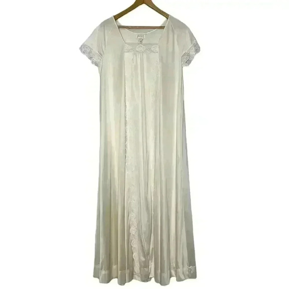 LeVoy’s Vintage Lingerie Gown - Picture 9 of 9